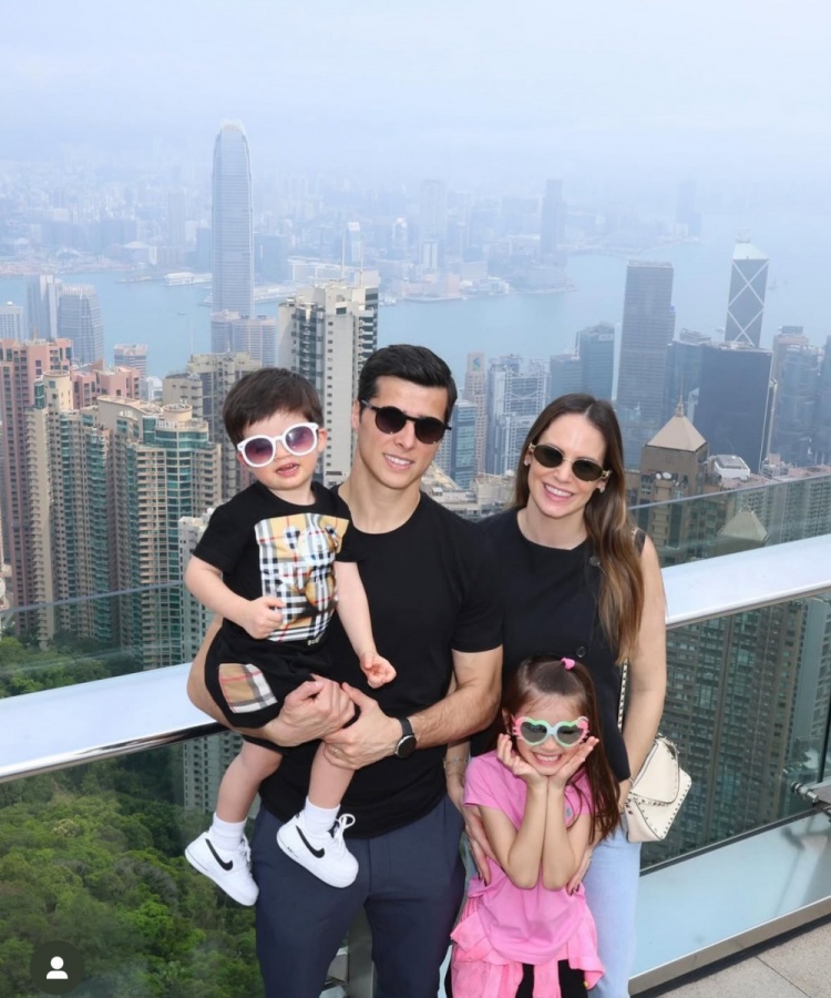 特謝拉帶家人赴中國香港過周末，陳晉一留言：這是個好地方