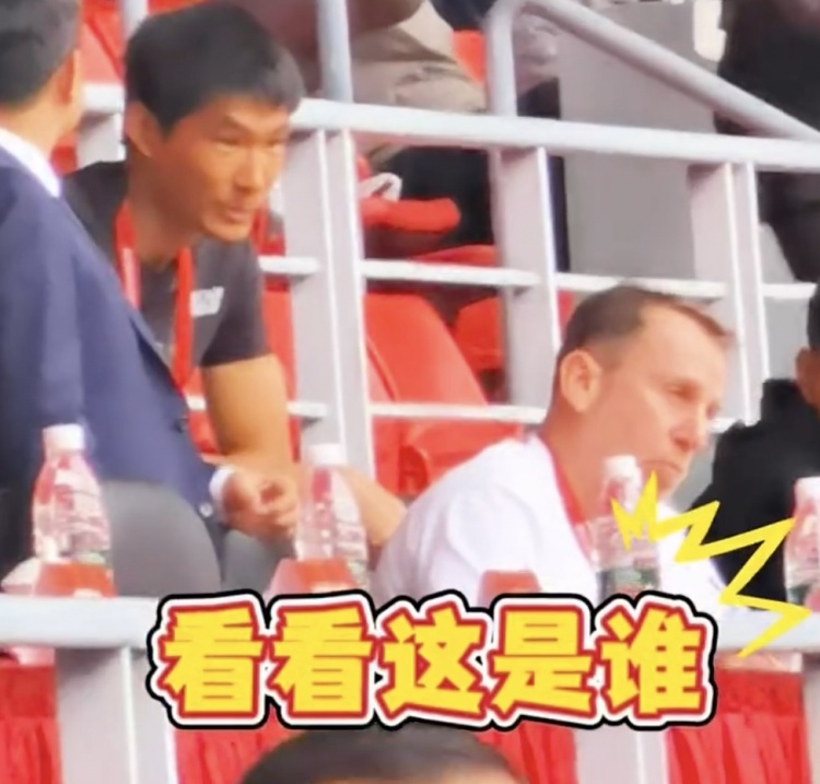 久爾杰維奇現(xiàn)身鹽城，現(xiàn)場(chǎng)觀看中國(guó)U22國(guó)足vs韓國(guó)