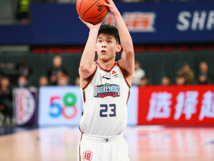 高效全能！林葳半場7中6拿到16分3板6助1斷