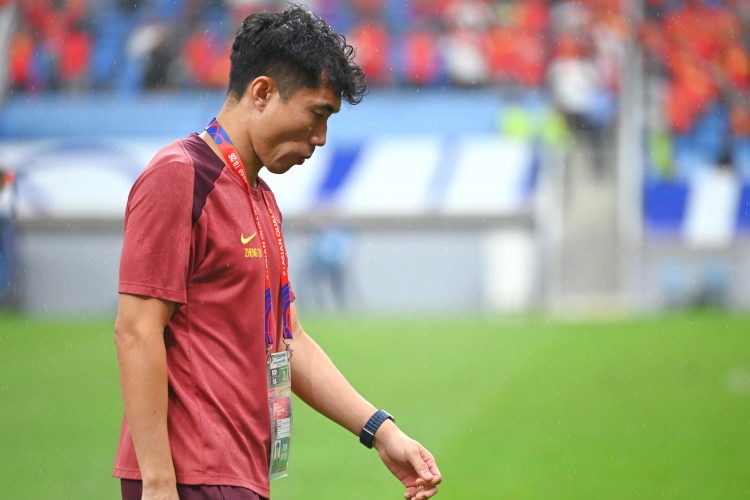 滬媒：單后腰讓國足防守承受更大壓力，若鄭智沒退役或能勝任
