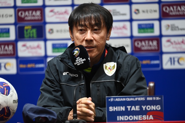 小申帶得蠻好的...申臺龍上輪2-0沙特慘遭開除，克魯伊維特現(xiàn)慘敗