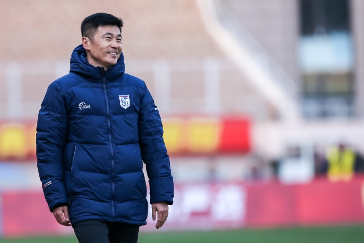 足球報(bào)：大連英博低調(diào)備戰(zhàn)，簽約贊助商為大連足球注入新活力